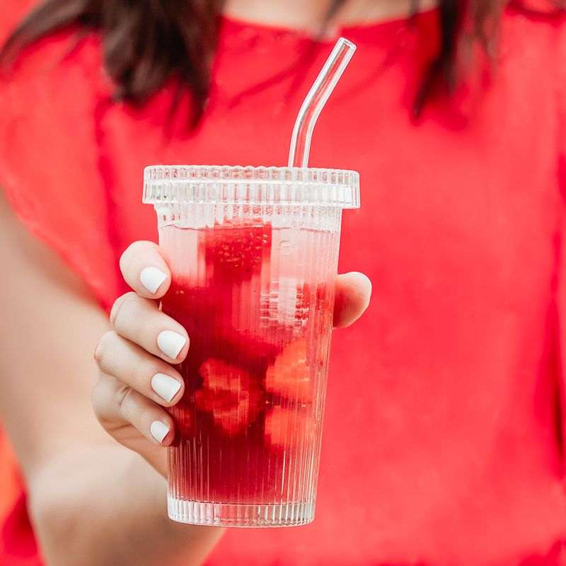 Rilleglass med lokk og sugerør 375ml / BeeOrganic